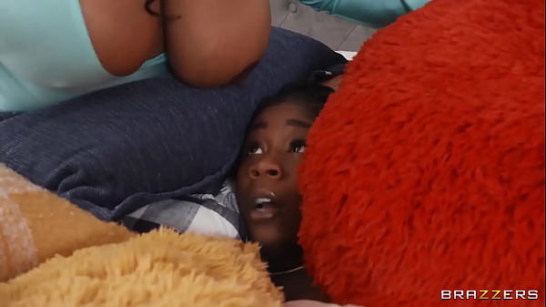 Ngentot Bantal Sambil Minta Threesome, Bejibun Kontol Di Mulut / Brazzers / Download Full Dari Https://zzfull.com/haz