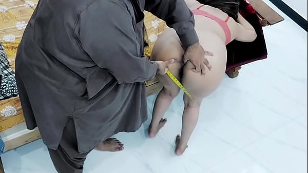 Bajingan Tukang Jahit India Ngewe Cewek Kampung Gawar, Pantat Gede Kayak Sialan, Keras Dan Kasar Gaya Doggy, Suara Hindi Jelas Romantis Ngomong Mesum.