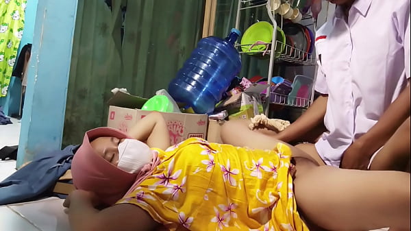 Bokep Hot, Ibu Tiri Ngajak Ngentot Pas Mau Berangkat Sekolah