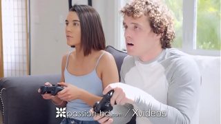 Ngentot Bareng Kakak Tiri Goblok, Kontol Gede Main Game Sambil Ngewe