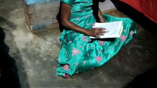 Desi Bhabhi Baca Buku Sambil Digenjot Gurunya