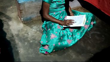 Desi Bhabhi Baca Buku Sambil Digenjot Gurunya