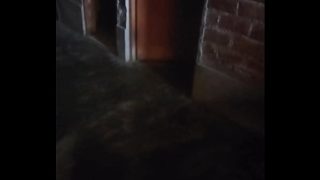 Ibu Muda Seksi Buka Pintu Rumah Demi Duit, Aku Masuk Dan Nikmati Tubuhnya.