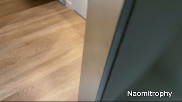 Liburan Seru Sama Kakak Tiri – Naomi Noel, Ngewe Bareng Di Kamar Hotel.