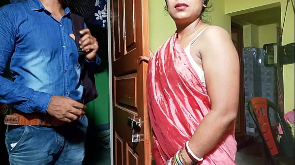 ब्रा बेचने वाले ने भाभी को पटाकर चुदाई की, साफ हिंदी आवाज में इंडियन पोर्न