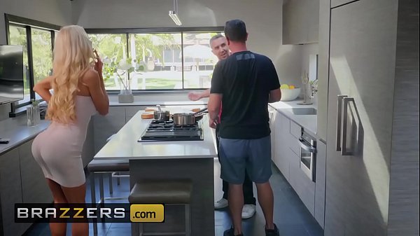 Cerita Istri Beneran – (courtney Taylor, Keiran Lee) – Courtney Kasih Bantuan Tangan Basah – Brazzers