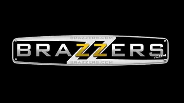 Brazzers, Bintang Porno Goyang Sapi, Montok Banget Bikin Makin Tegang