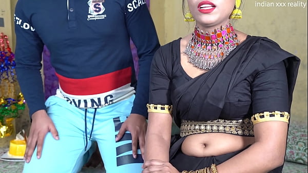 Gila! Ngentot Ibu Tiri India Di Hari Ulang Tahun, Desi Hot Banget!