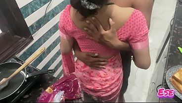 Desi Bhabhi Lagi Masak Di Dapur, Tiba-tiba Bikin Makin Panas—gila Enaknya!