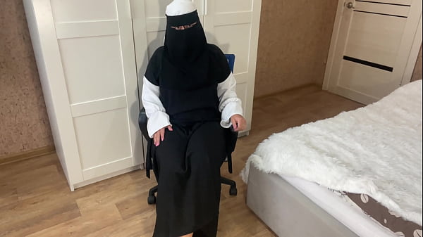 Tari Arab Sambil Mainin Memek Sempit Sampe Crot.
