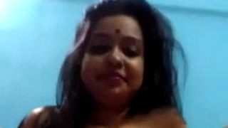 Cewek India Manis Pamer Pantat Sambil Colmemek Basah