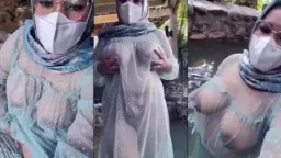 Jilboobrs Bajunya Tembus Pandang Basah Kuyup Di Kolam, Bikin Semua Mata Terpaku Pada Tubuh Basahnya.