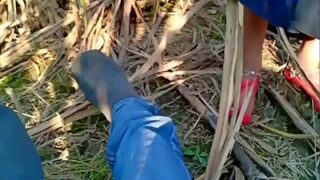 Video Mesum Suami Istri Baru Nikah Di Luar Rumah, Crot Di Alam Bebas