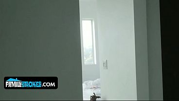Blonde Sialan Daisy Stone Nampol Habis, Kena Sembur Pejuh Adik Tiri Yang Ngehe.