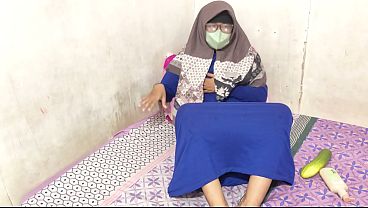 Cewek Hijab Indonesia Lagi Asik Colmek Sampe Basah
