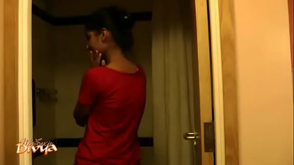 Telanjang Bulat, Pacar India Pamer Memek Basah Di Depan Kamera.