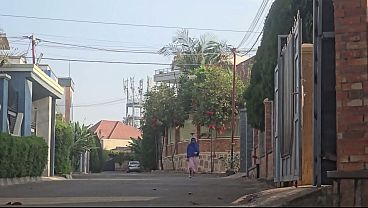 Wtf, Mama Arab Ngebetin Memek Di Luar Rumah Deket Jalan Raya