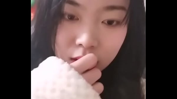 Gadis China Yang Manis, Bikin Ngiler Pengen Gigit Bibirnya.