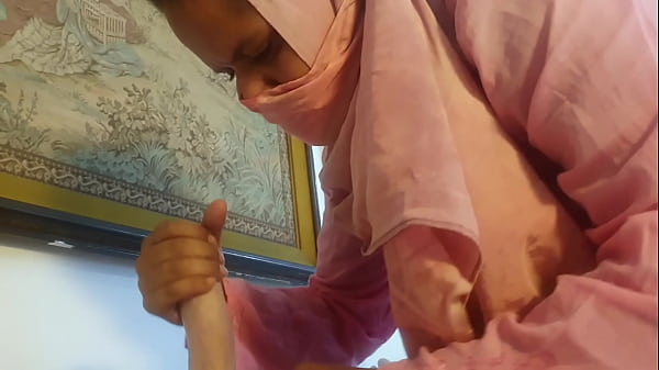 Desi Cewek Lagi Dapet Pijatan Dari Cowok Beda Ras, Basah Kuyup Saking Nikmatnya