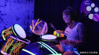 Ngebut Gebuk Drummer / Trailer Panjang Penuh Nafsu Dari Https://zzfull.com/drumm