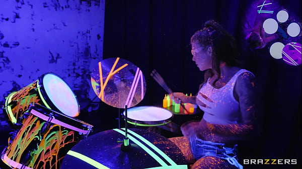 Ngebut Gebuk Drummer / Trailer Panjang Penuh Nafsu Dari Https://zzfull.com/drumm