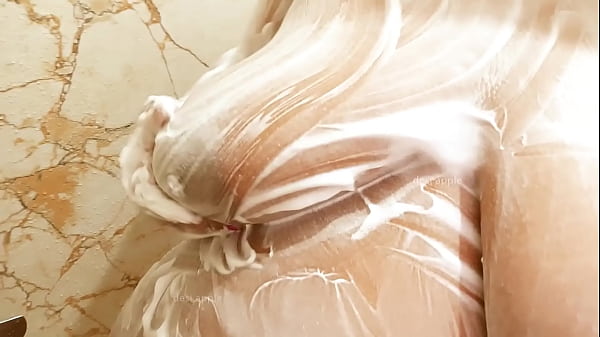 Desi Bhabhi Lagi Mandi, Basah Kuyup Bikin Ngiler